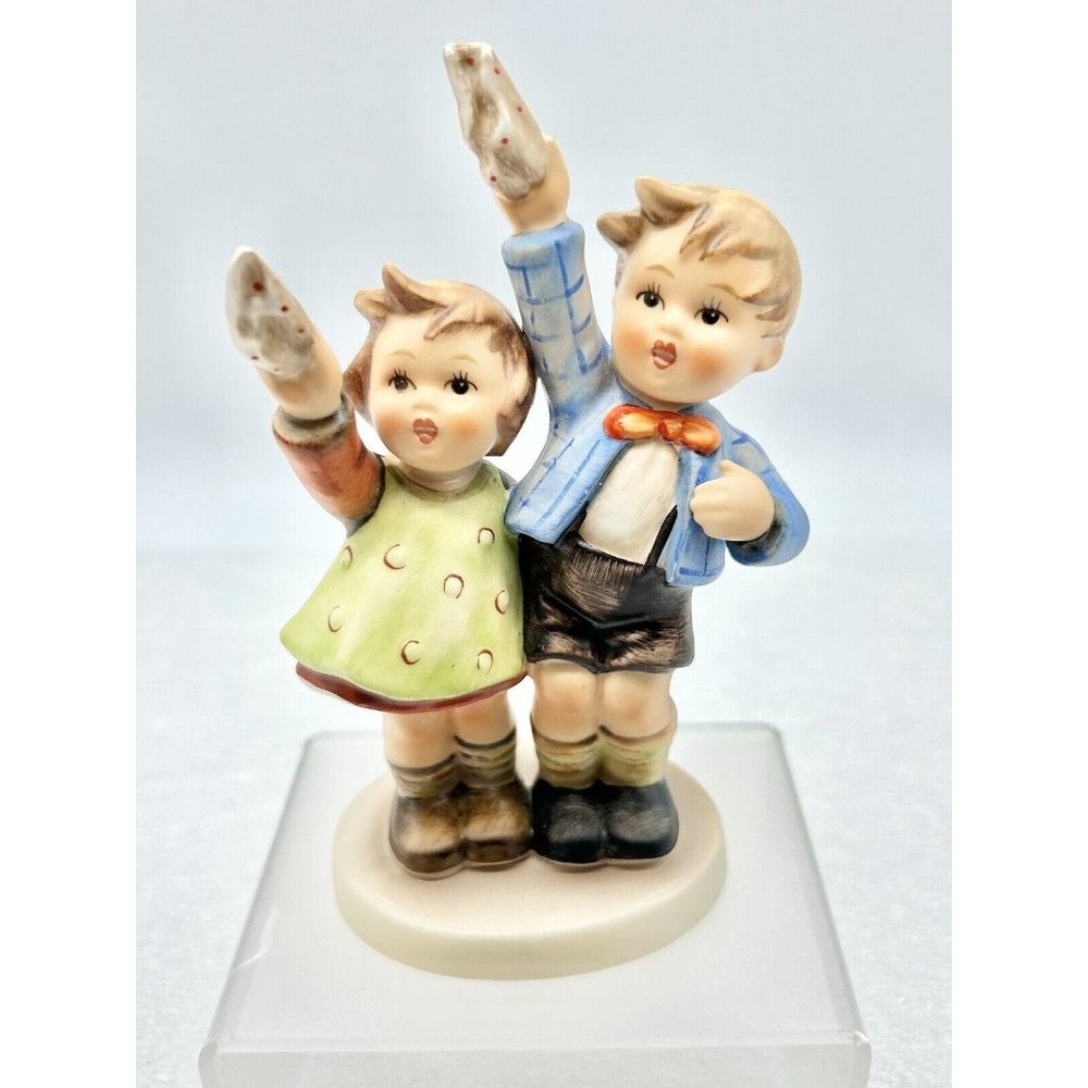 Vintage Goebel Hummel Figurine Goodbye 153/0  Germany used no box